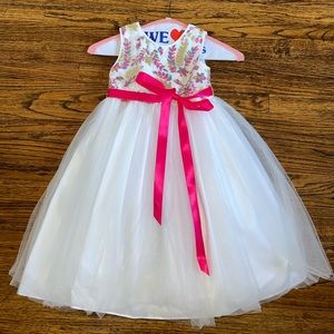 Pippa & Julie Girls Dress size 5, worn once, like new